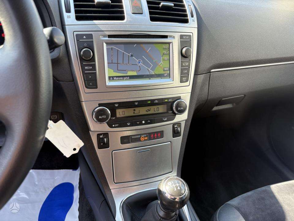 Toyota Avensis 2015 — photo 17