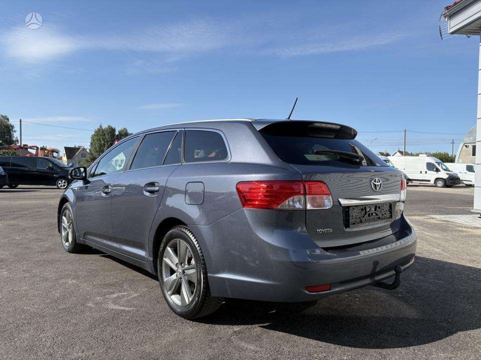 Toyota Avensis 2015 — engine 1998 cm³, 124 HP (91kW)