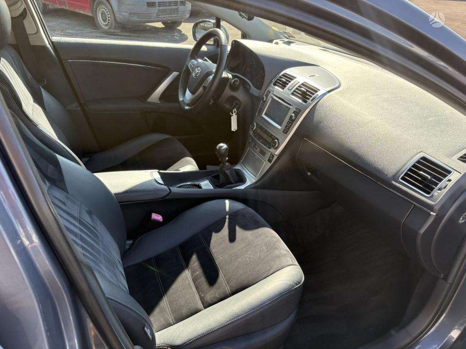 Toyota Avensis 2015 — photo 9
