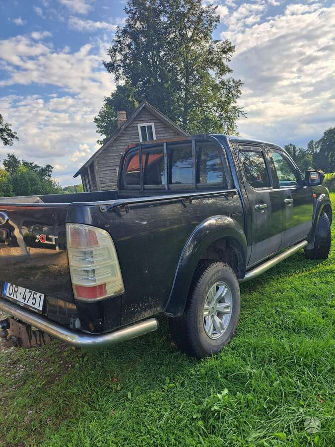Ford Ranger 2010 — rear view
