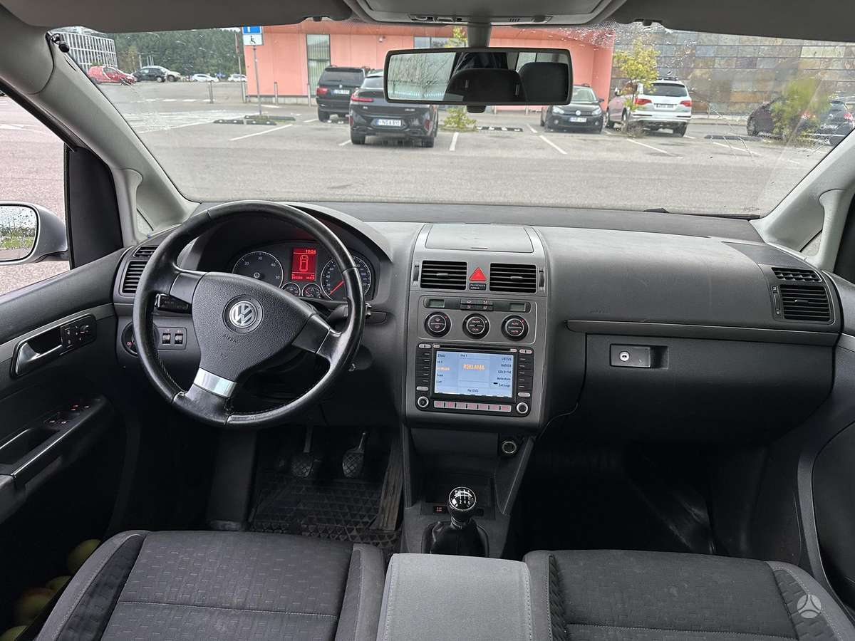 Volkswagen Touran 2008 — photo 11