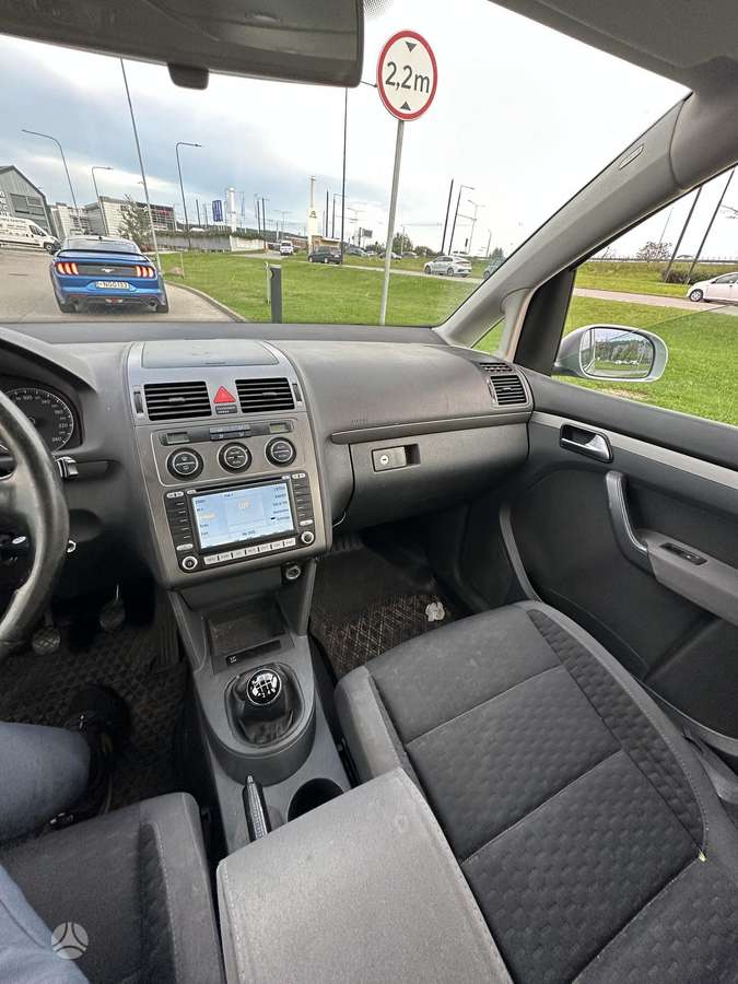 Volkswagen Touran 2008 — photo 13