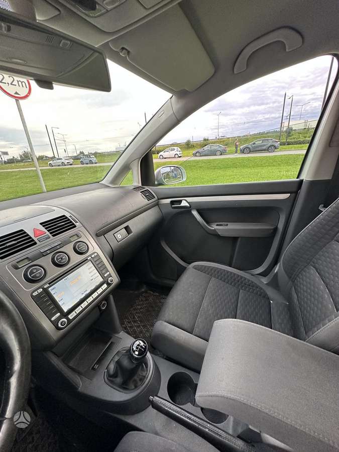 Volkswagen Touran 2008 — photo 14