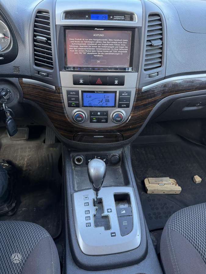 Hyundai Santa 2012 — photo 12