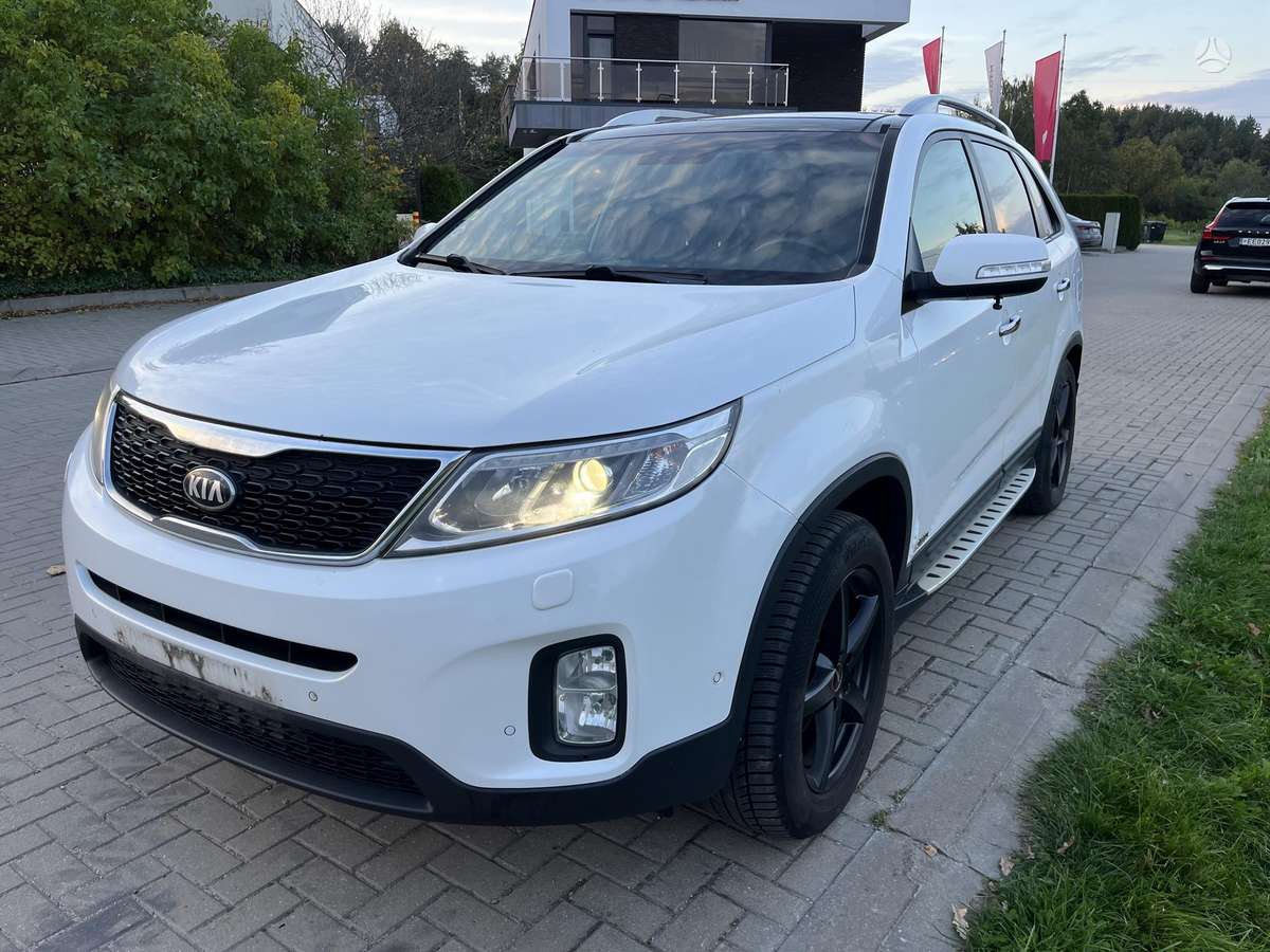 Kia Sorento 2013 — rear view