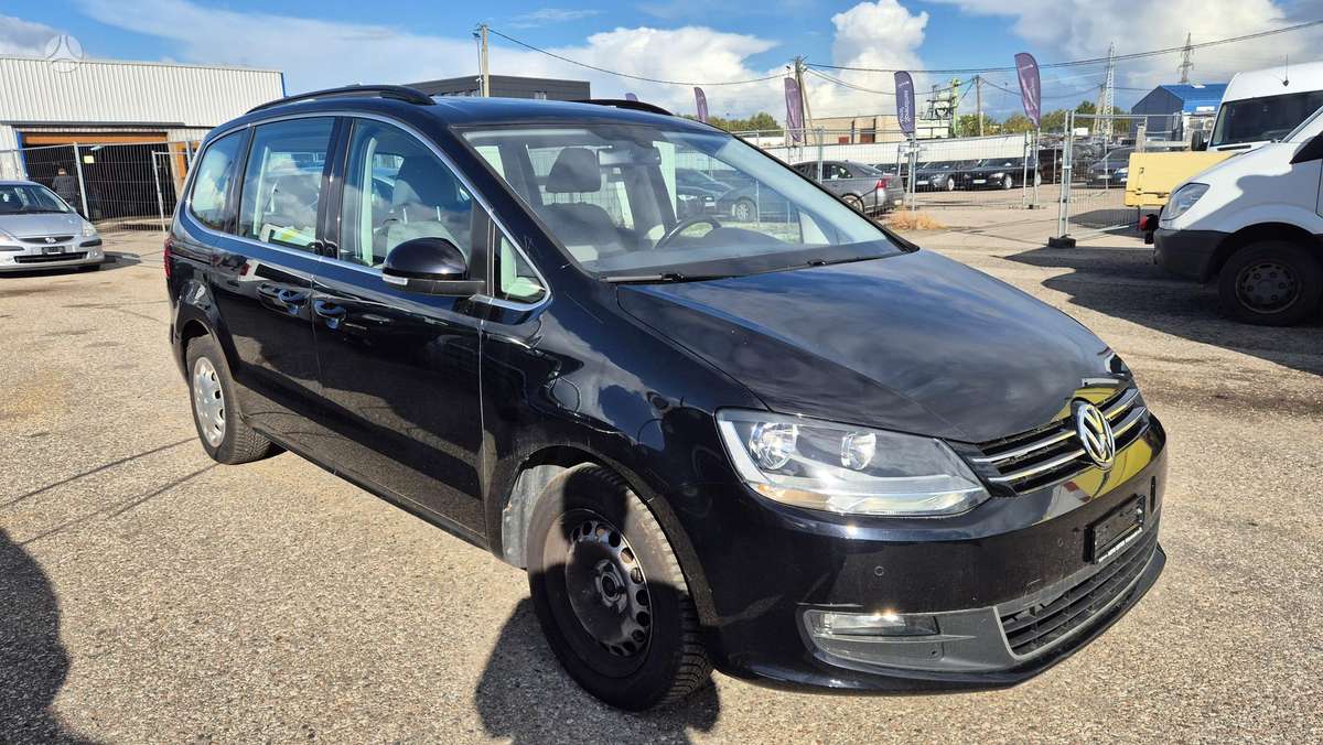 Volkswagen Sharan 2010 — rear view