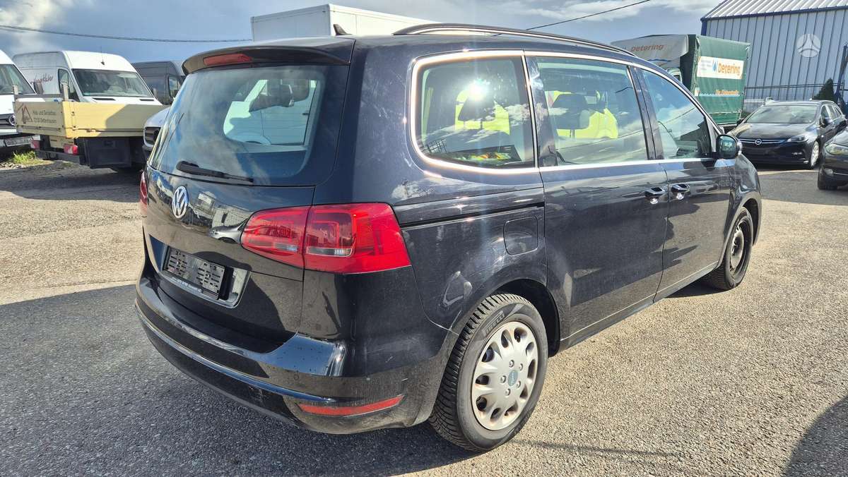 Volkswagen Sharan 2010 — interior