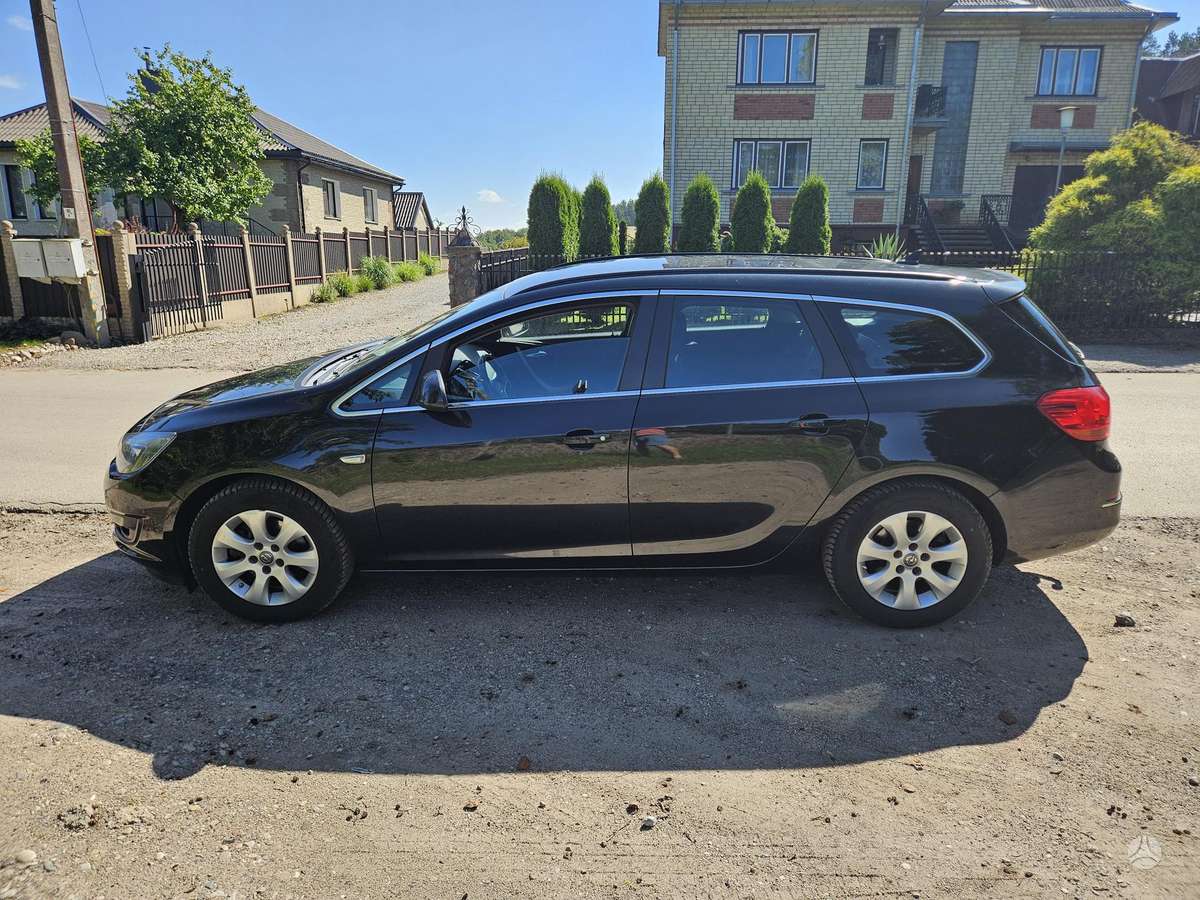 Opel Astra 2015 — interior