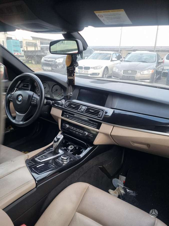 BMW 530 2011 — photo 10