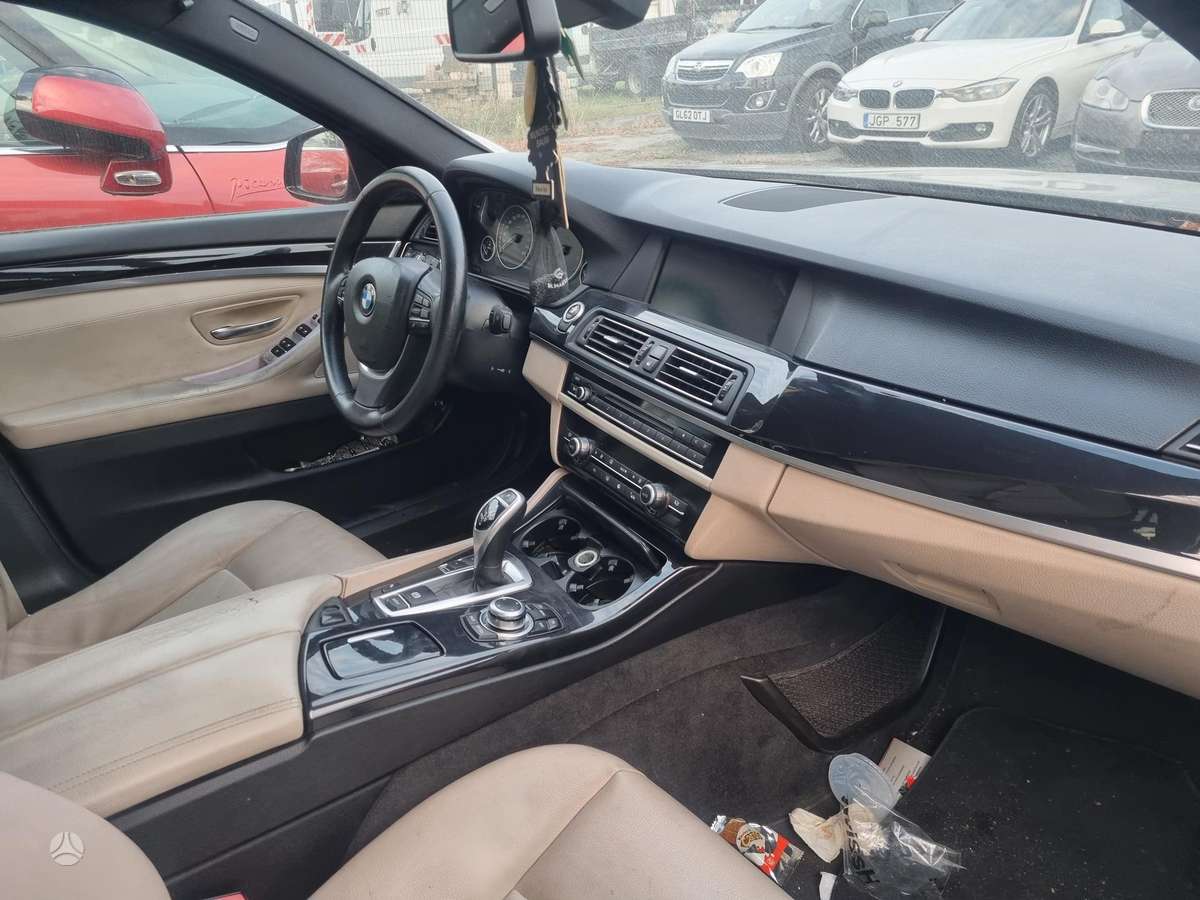 BMW 530 2011 — photo 9