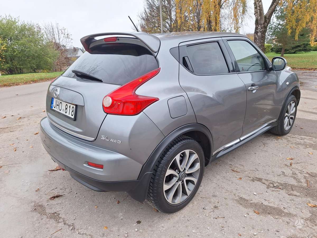 Nissan Juke 2011 — вигляд ззаду