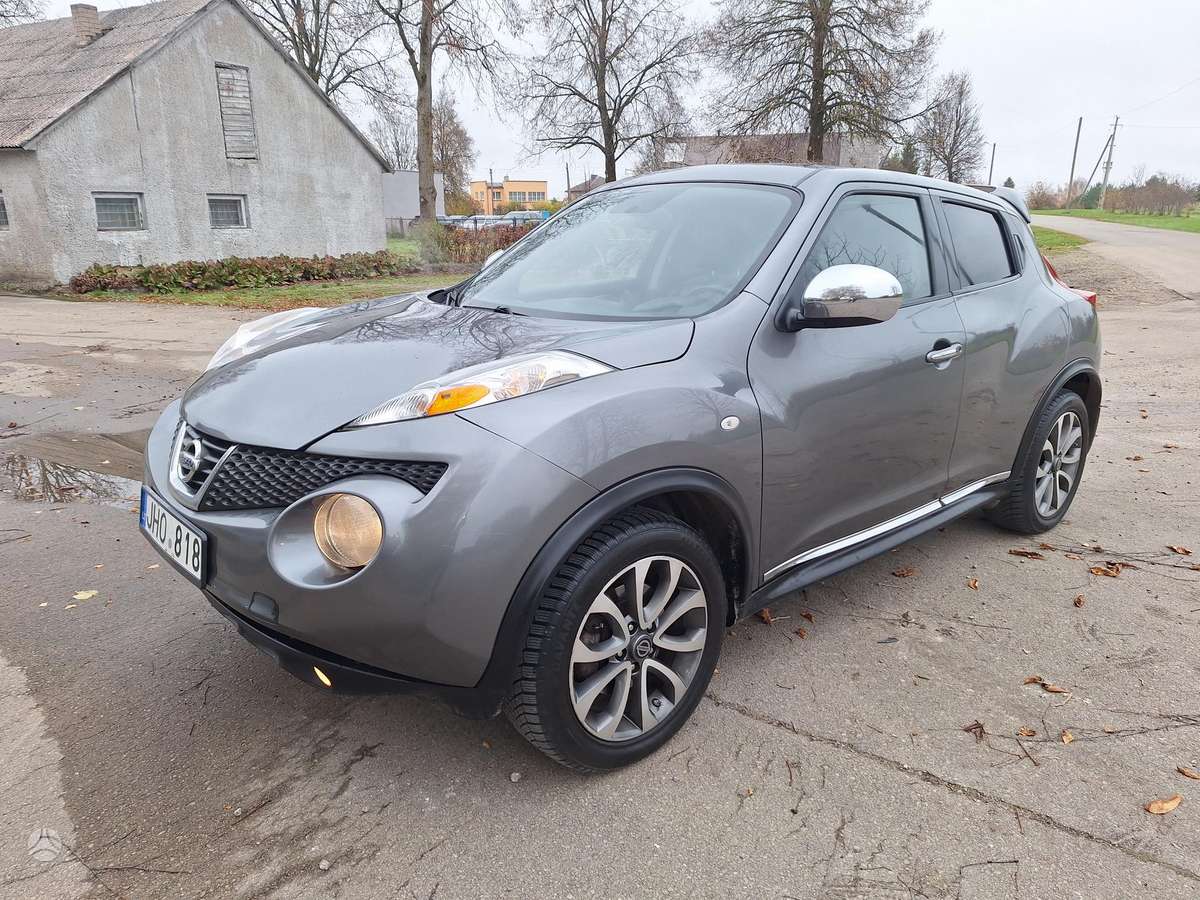 Nissan Juke 2011 — салон