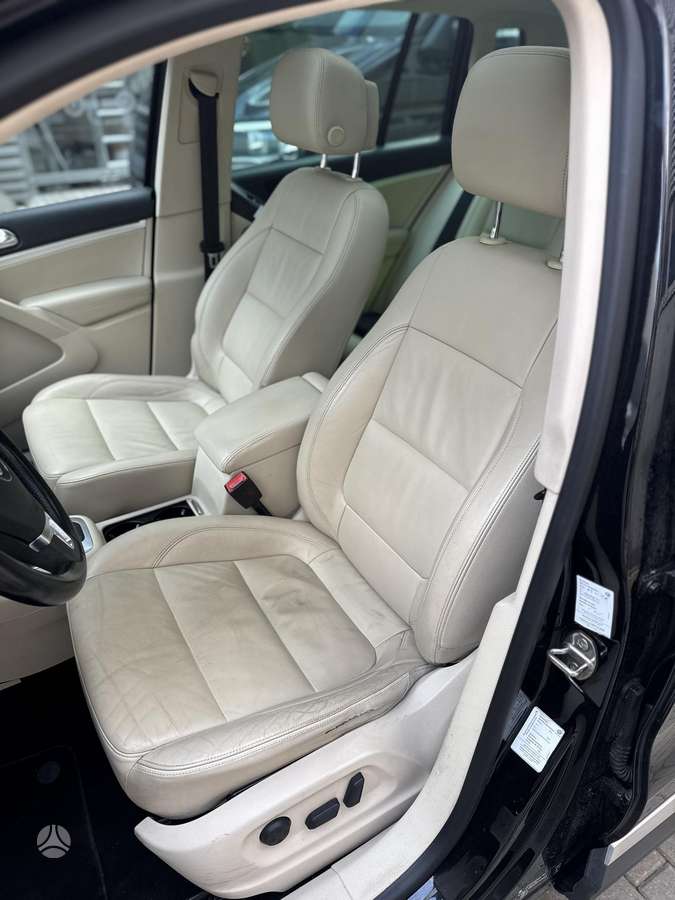 Volkswagen Tiguan 2011 — photo 12