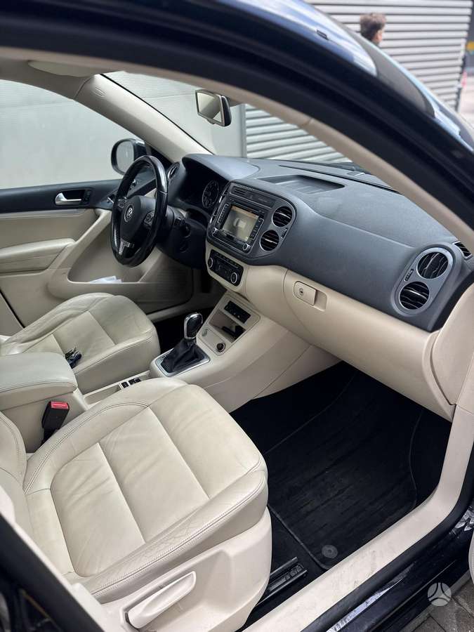 Volkswagen Tiguan 2011 — photo 14