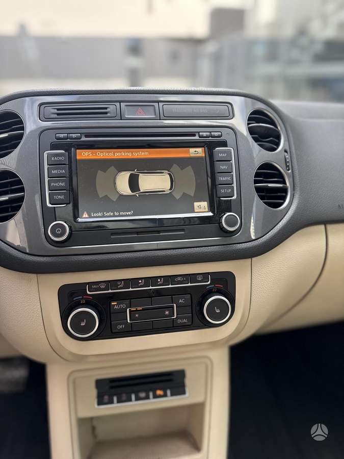 Volkswagen Tiguan 2011 — photo 17
