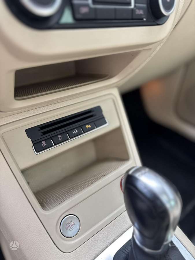 Volkswagen Tiguan 2011 — photo 18
