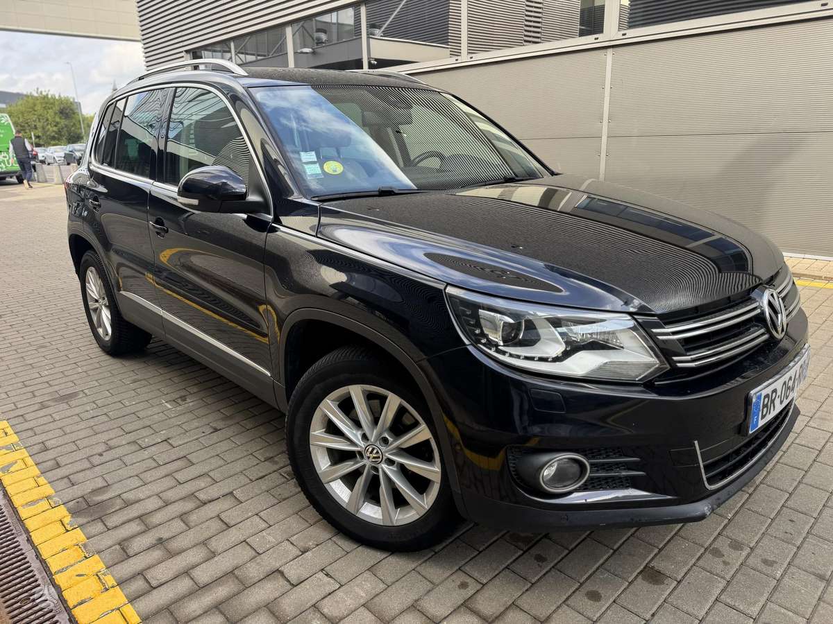 Volkswagen Tiguan 2011 — rear view