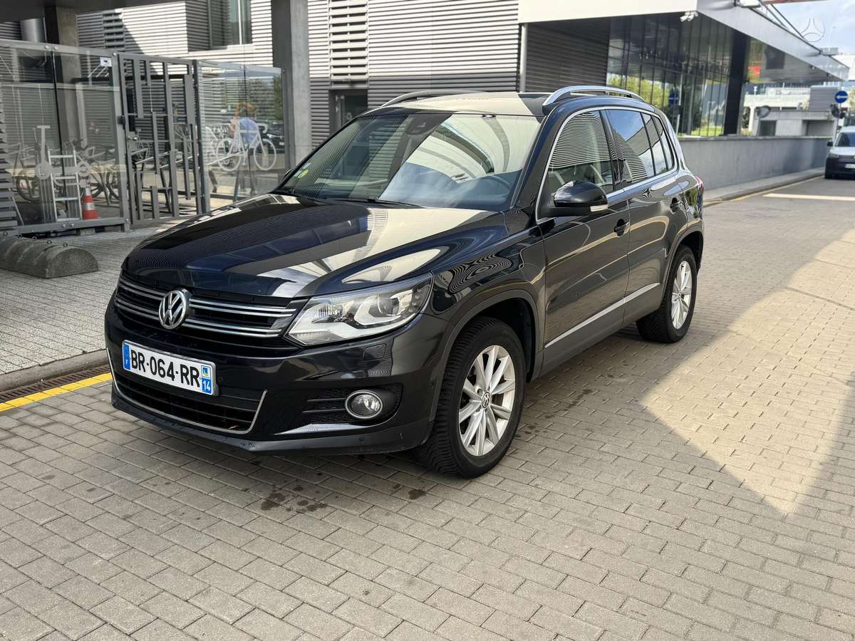 Volkswagen Tiguan 2011 — interior
