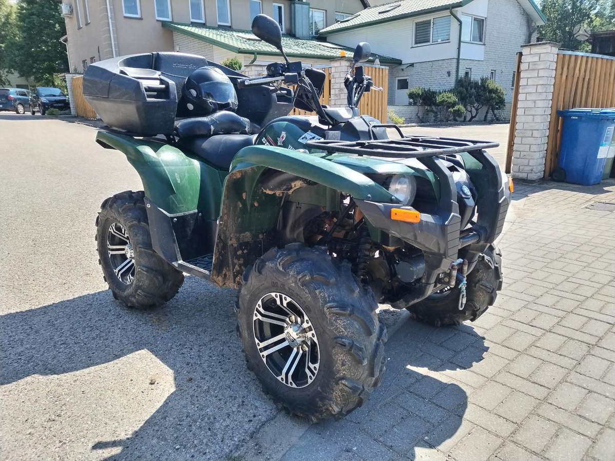 Yamaha Grizzly 2011 — салон