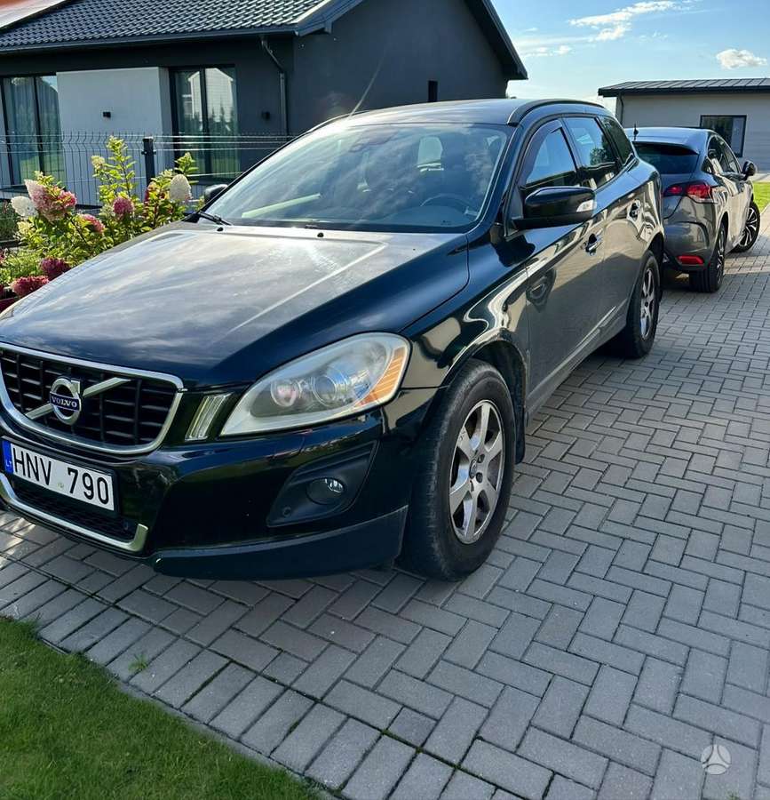 Volvo XC60 2010 — rear view