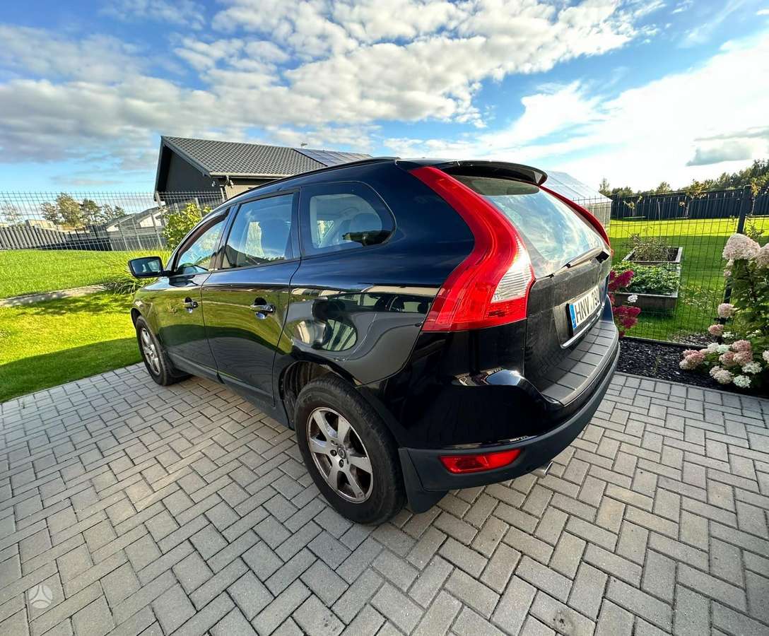 Volvo XC60 2010 — engine 2400 cm³, 205 HP (151kW)