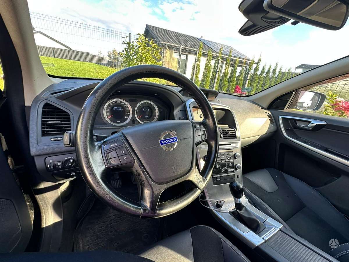 Volvo XC60 2010 — photo 7