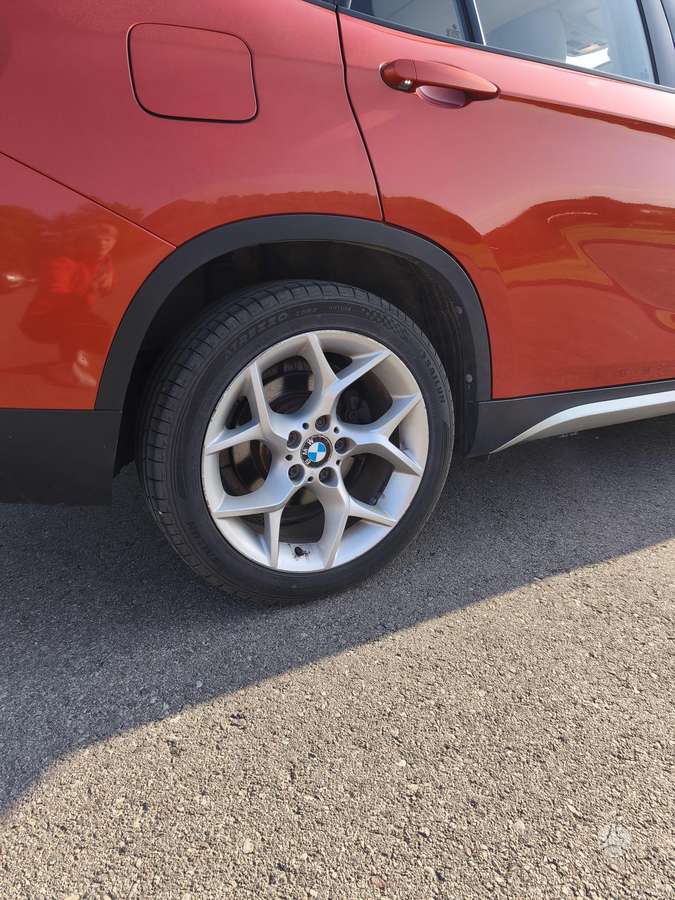BMW X1 2013 — engine 1995 cm³, 143 HP (105kW)