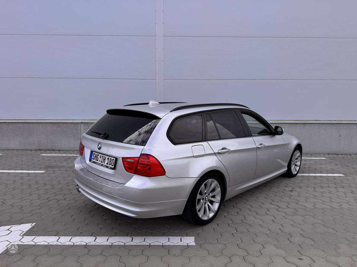 BMW 320 2010 — двигун 1995 cm³, 143 HP (105kW)