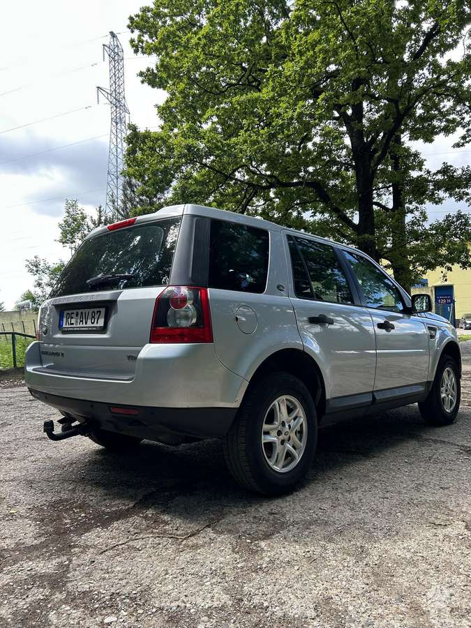 Land Rover 2010 — photo 11