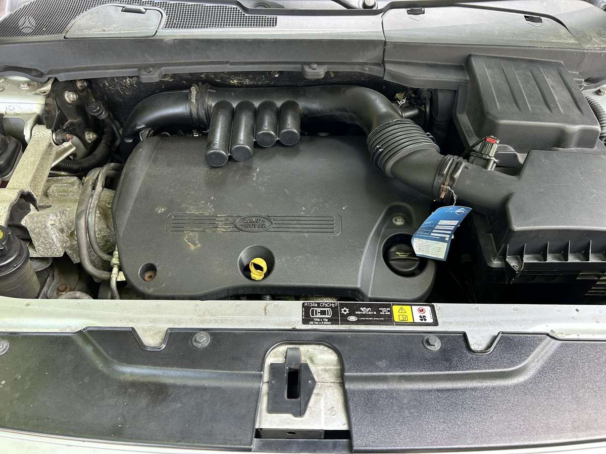 Land Rover 2010 — photo 16