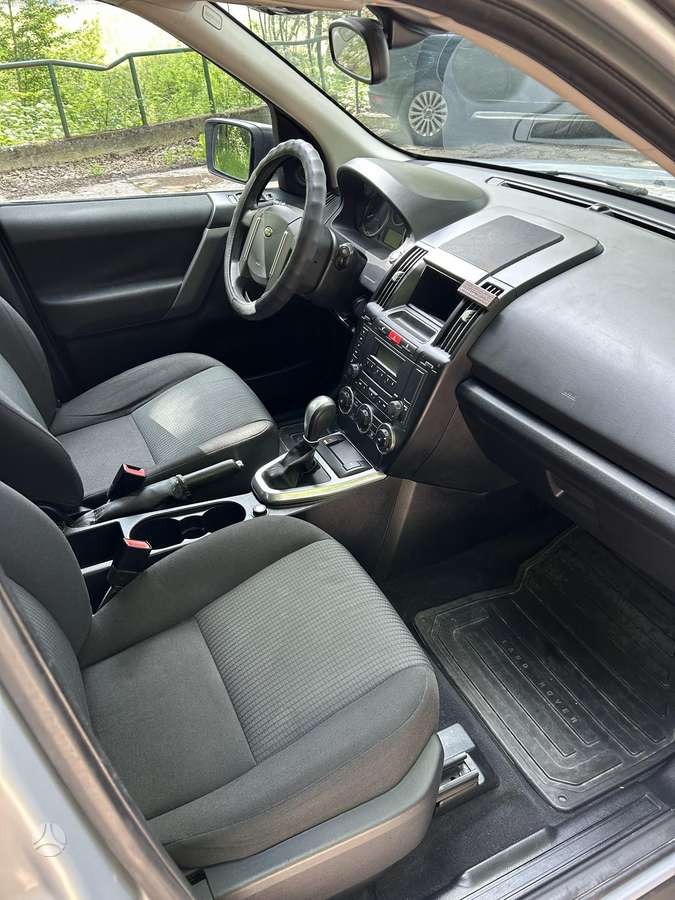Land Rover 2010 — photo 17