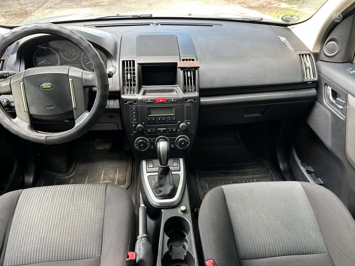 Land Rover 2010 — photo 19
