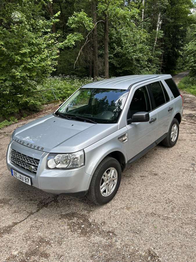 Land Rover 2010 — rear view