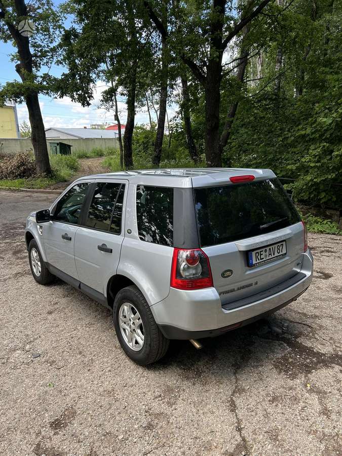 Land Rover 2010 — photo 6