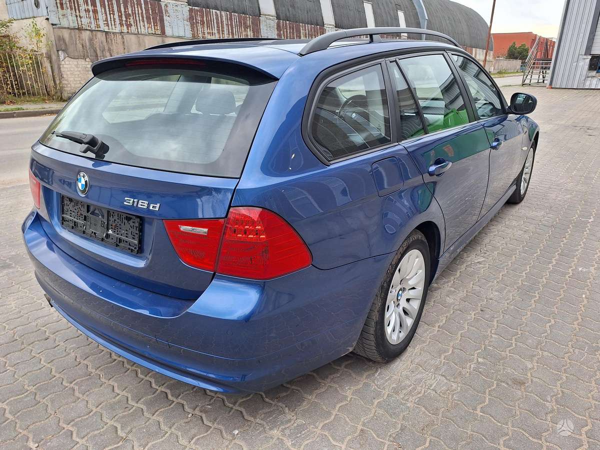 BMW 318 2009 — двигун 1995 cm³, 143 HP (105kW)