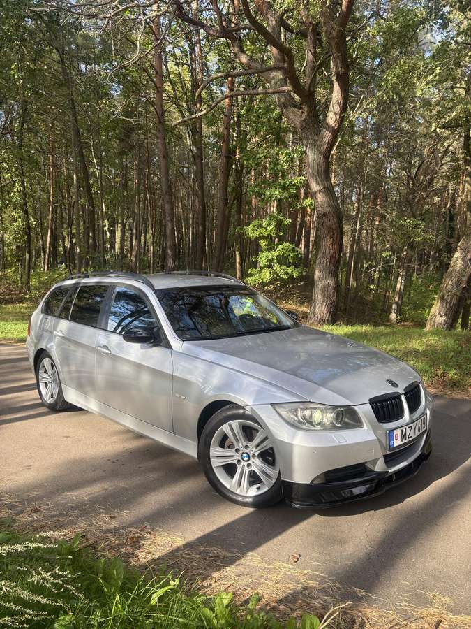 BMW 320 2007 — rear view