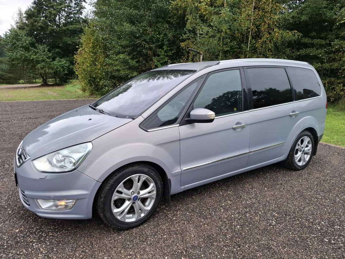 Ford Galaxy 2011 — rear view