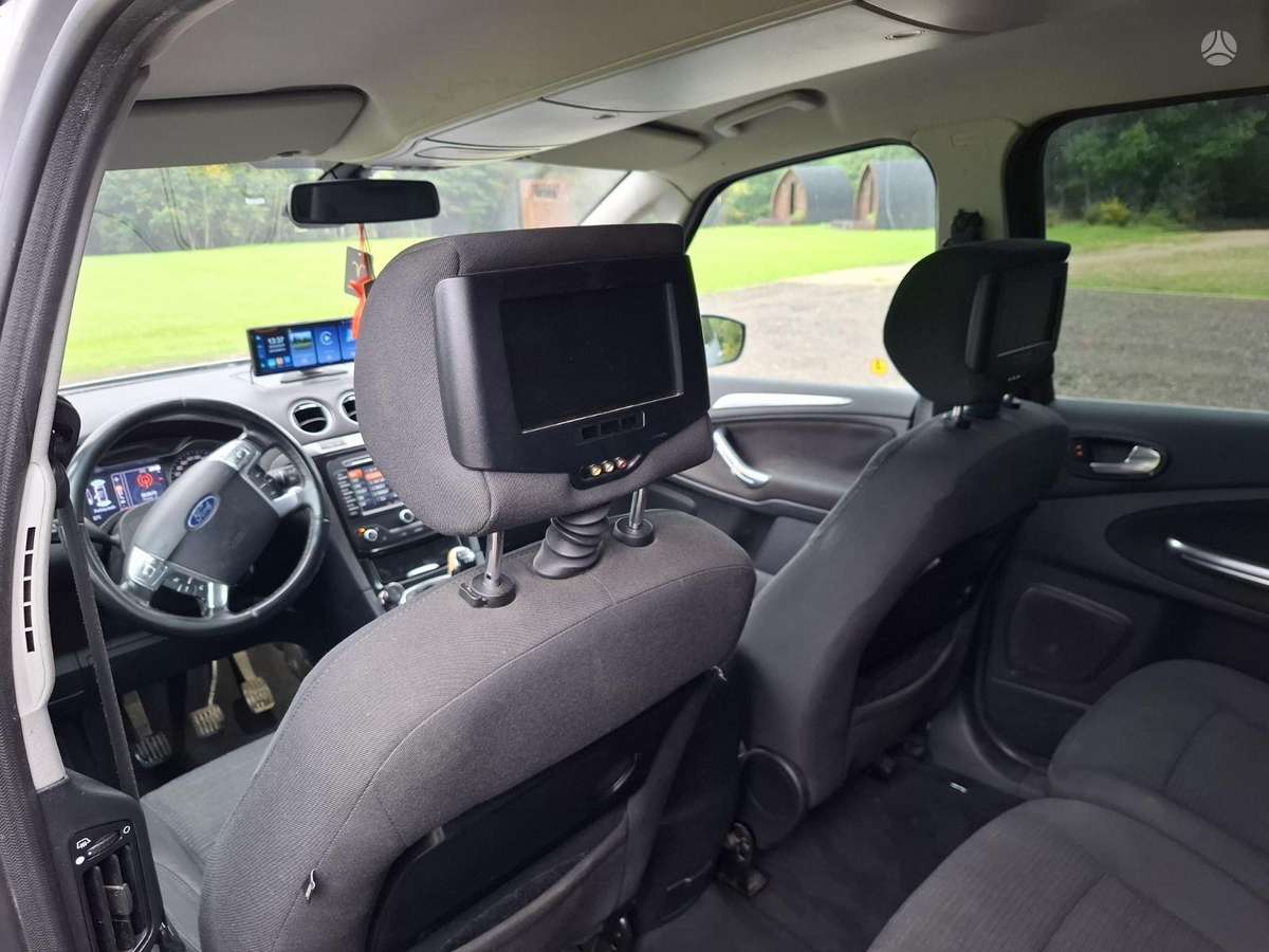 Ford Galaxy 2011 — photo 9