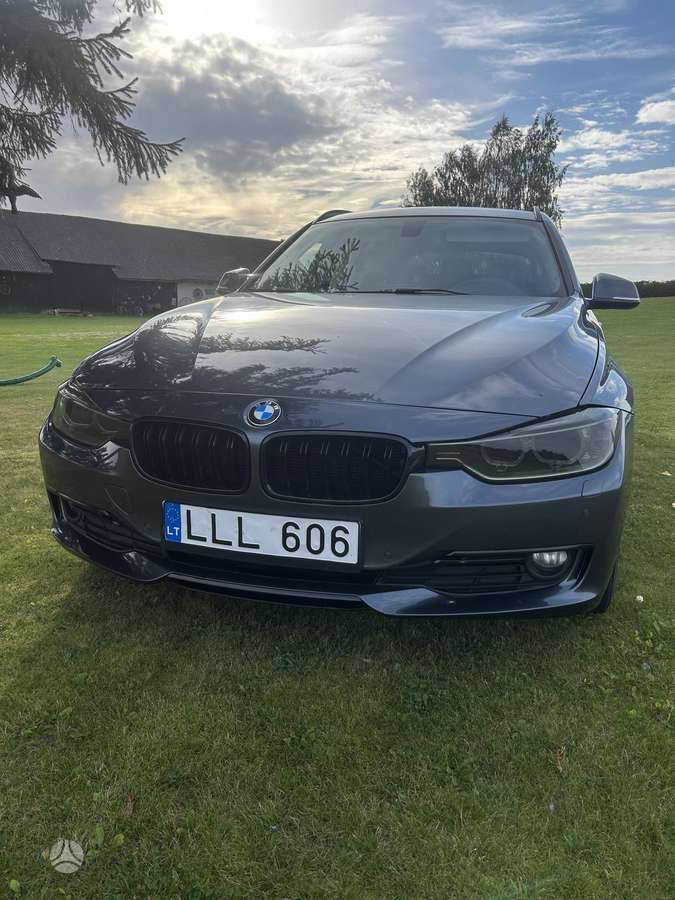BMW 320 2014 — rear view