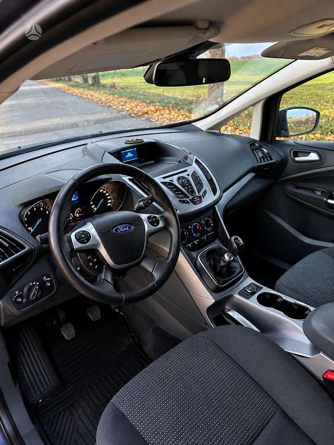 Ford Grand 2015 — photo 9