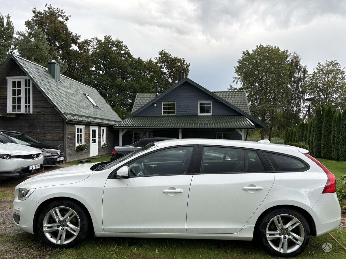 Volvo V60 2014 — вигляд ззаду