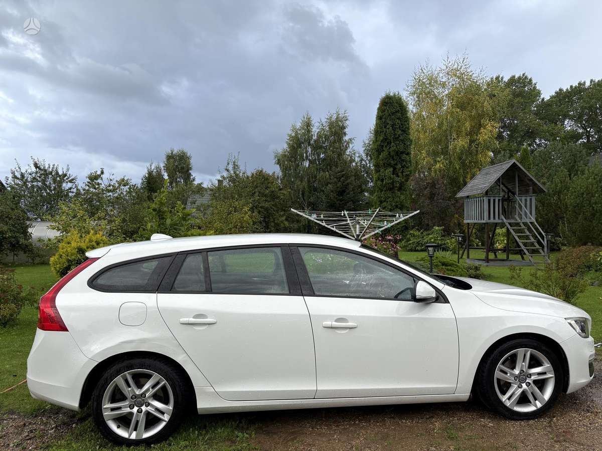 Volvo V60 2014 — салон