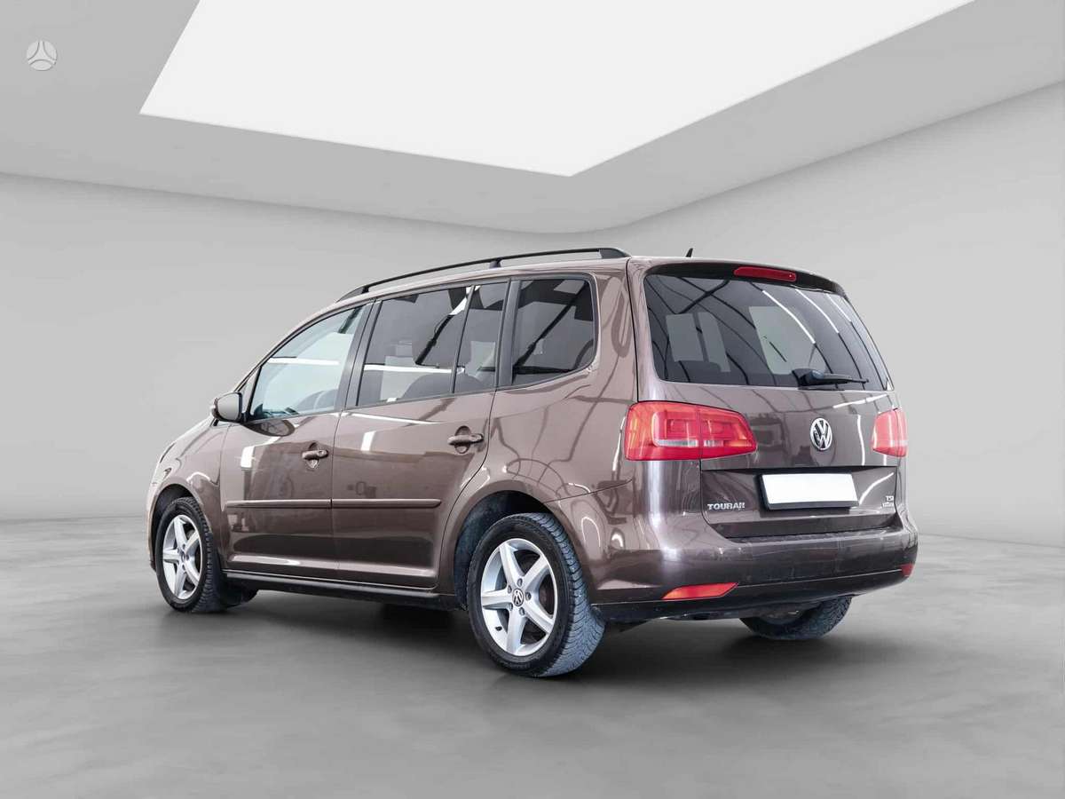 Volkswagen Touran 2013 — вигляд ззаду