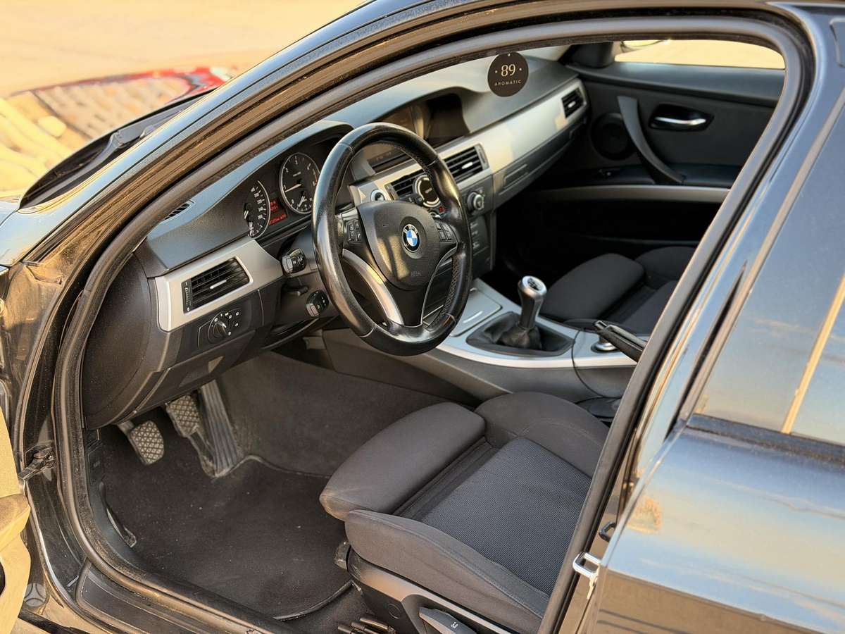BMW 318 2007 — photo 15