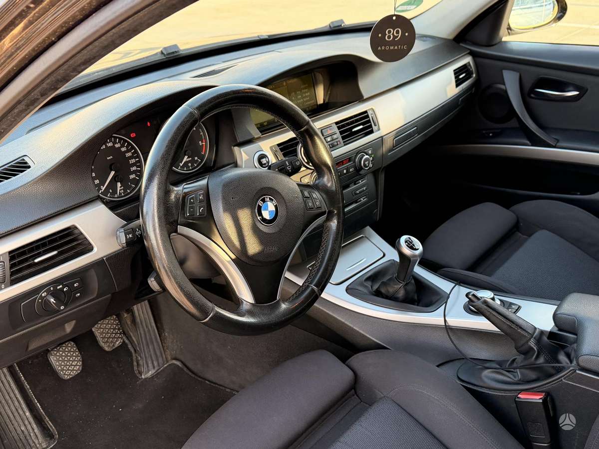 BMW 318 2007 — photo 16
