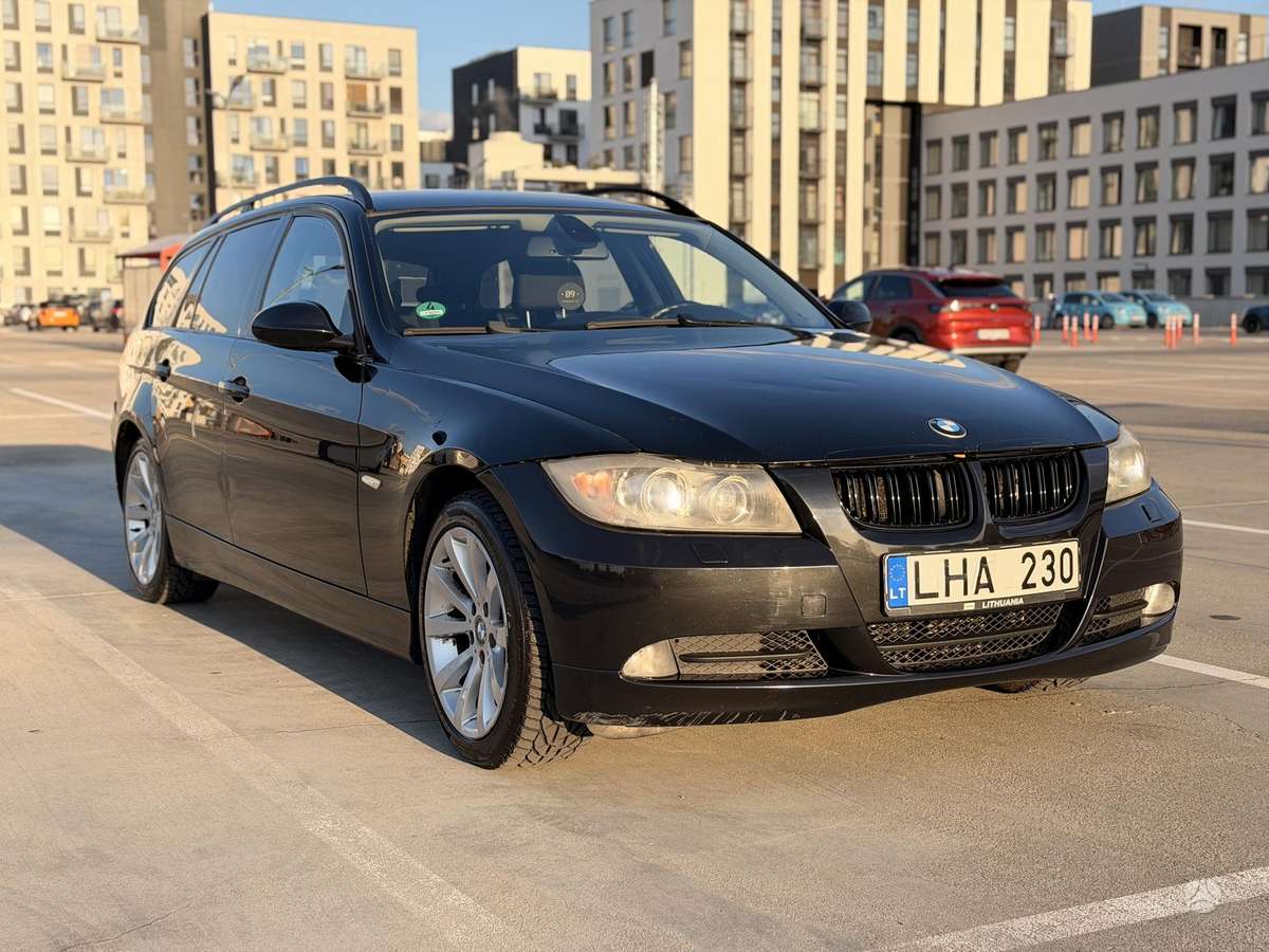 BMW 318 2007 — interior