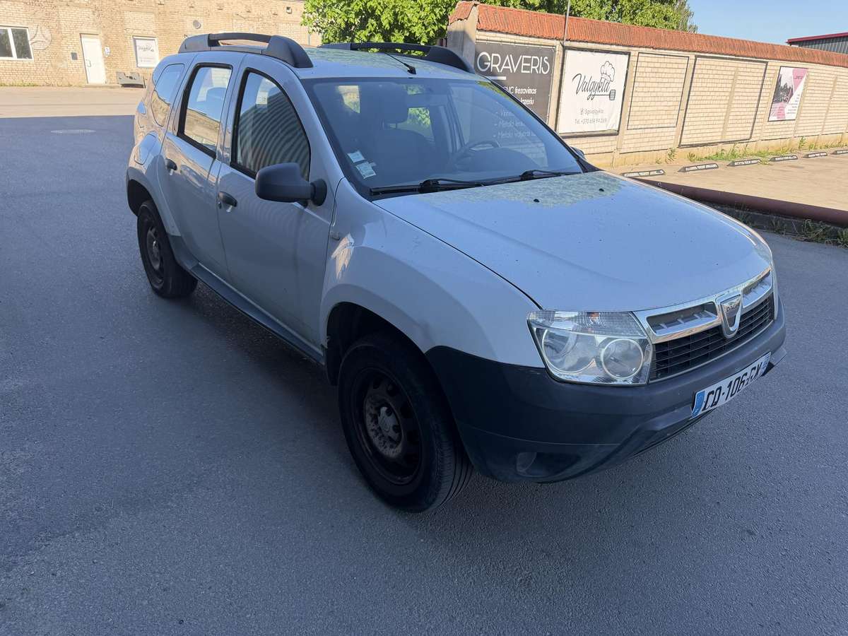 Dacia Duster 2013 — rear view