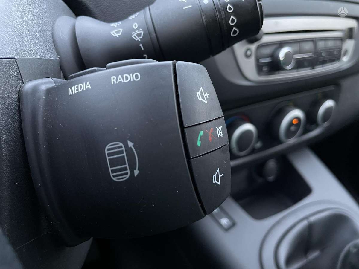 Renault Scenic 2012 — фото 17