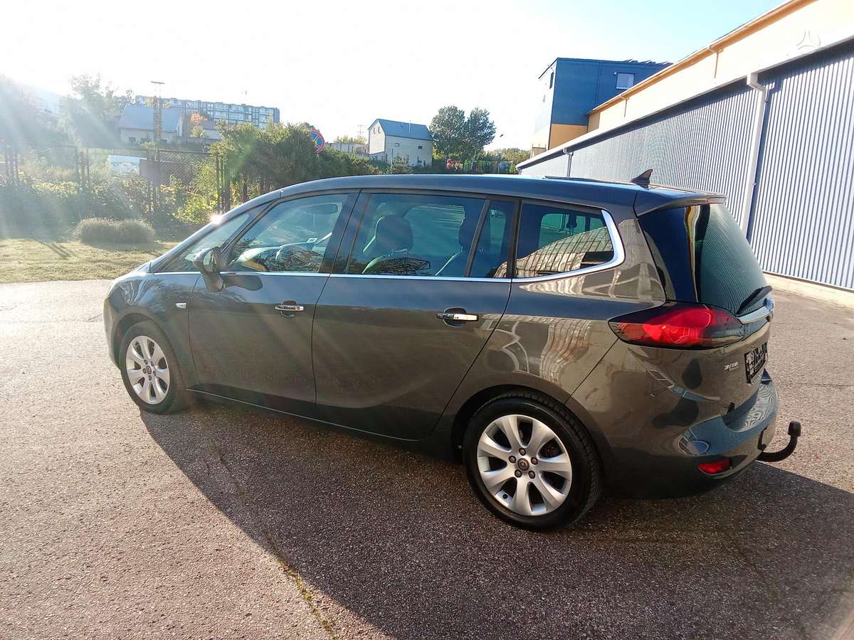Opel Zafira 2013 — photo 10
