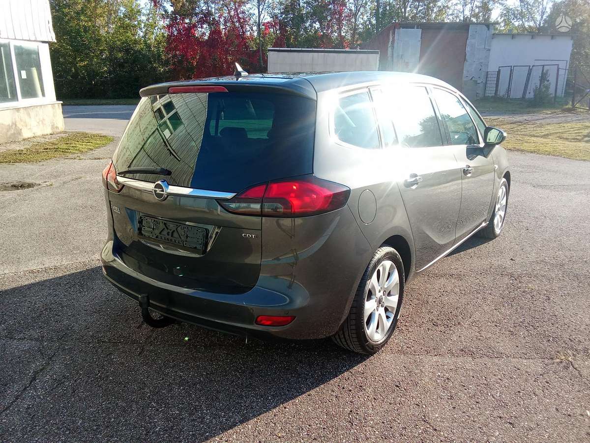 Opel Zafira 2013 — photo 13